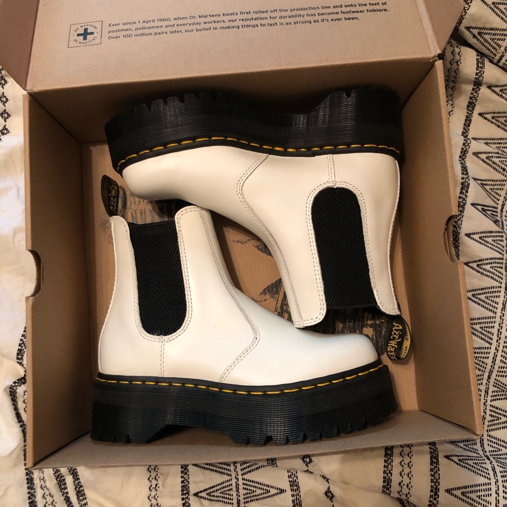 Dr. Martens 2976 Chelsea Boot